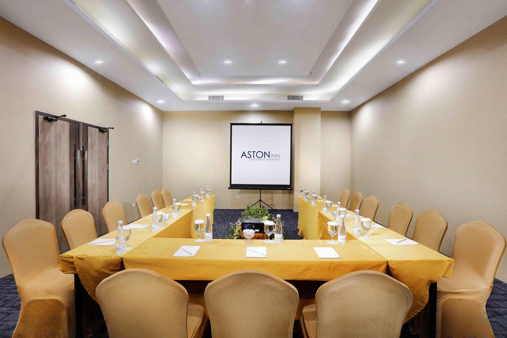 Aston Inn Pandanaran Semarang Exterior photo