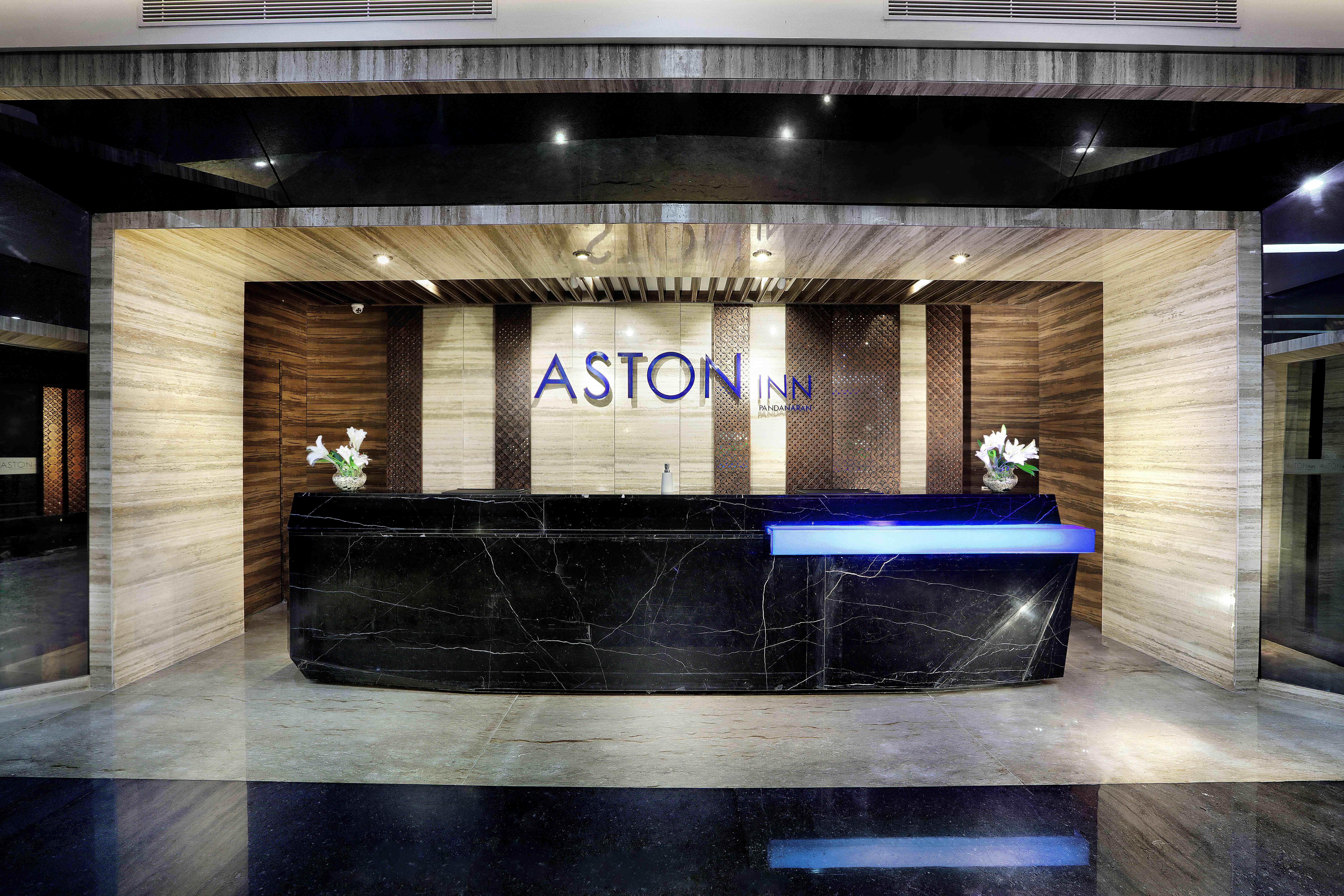 Aston Inn Pandanaran Semarang Exterior photo