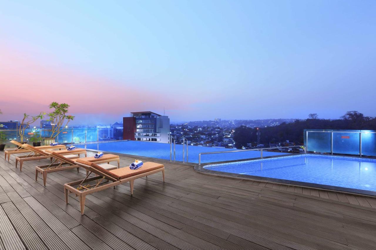 Aston Inn Pandanaran Semarang Exterior photo